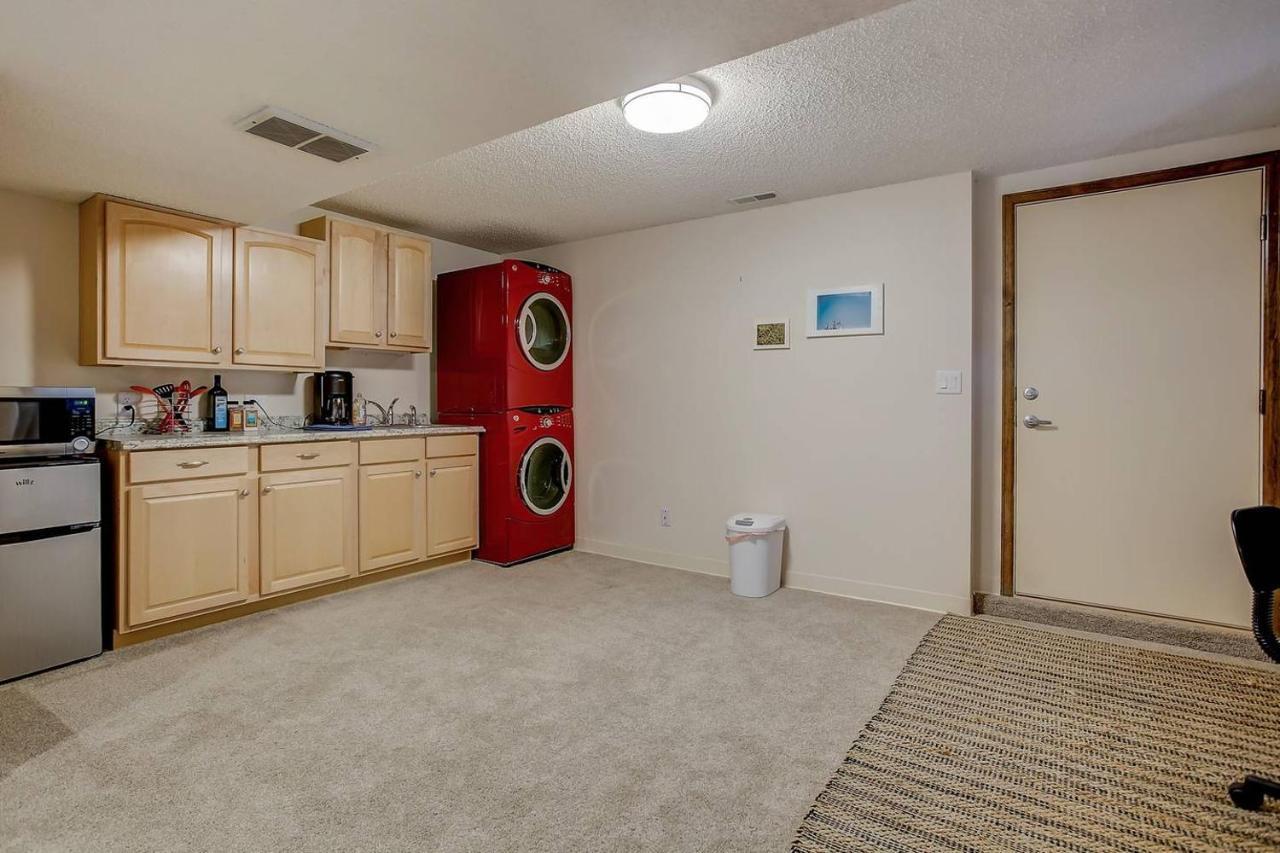 Bright & Cozy Studio Apartment In コロラドスプリングス エクステリア 写真