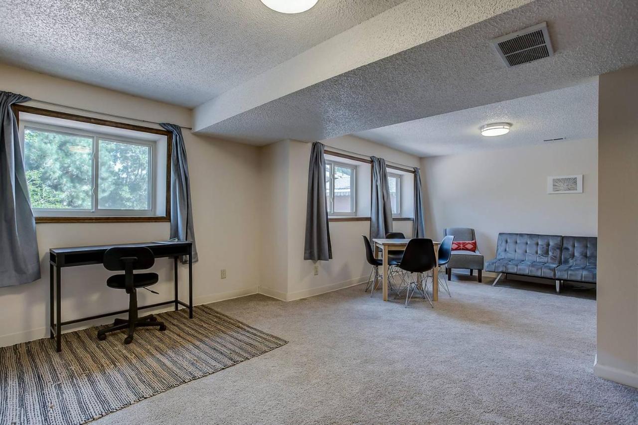 Bright & Cozy Studio Apartment In コロラドスプリングス エクステリア 写真